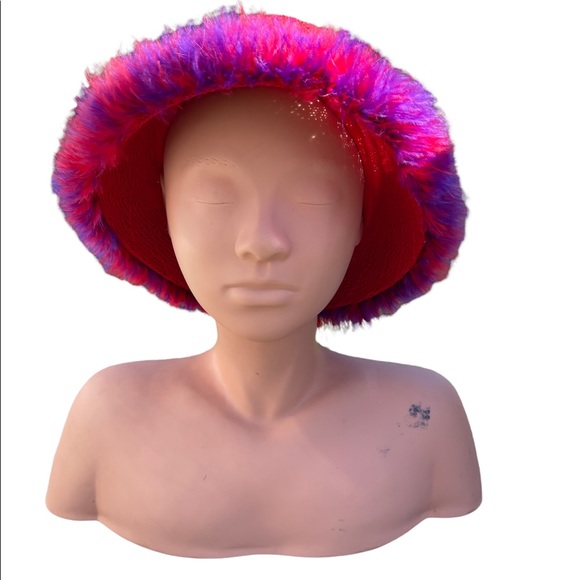 A Christy Creation Red Knit Cloche Hat - Picture 4 of 7